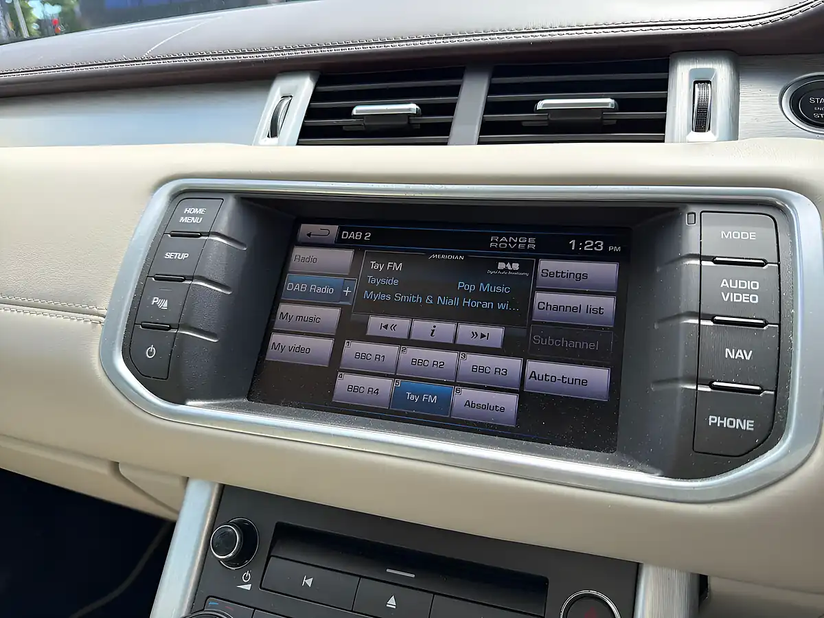 Used 2013 Land Rover Range Rover Evoque Prestige Red - Interior and Exterior details 15