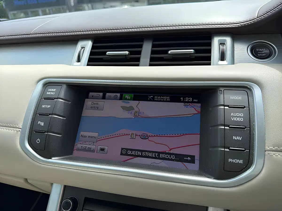 Used 2013 Land Rover Range Rover Evoque Prestige Red - Interior and Exterior details 16