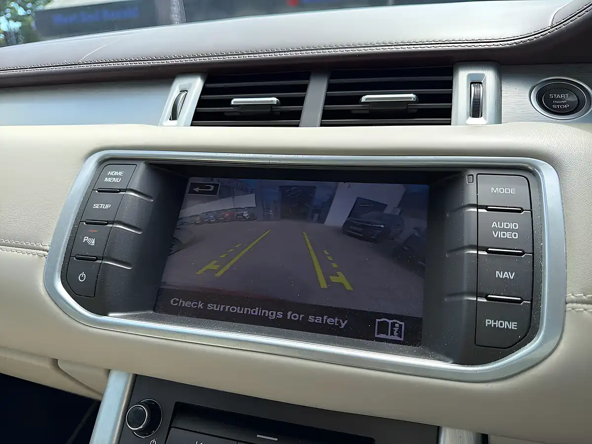 Used 2013 Land Rover Range Rover Evoque Prestige Red - Interior and Exterior details 17