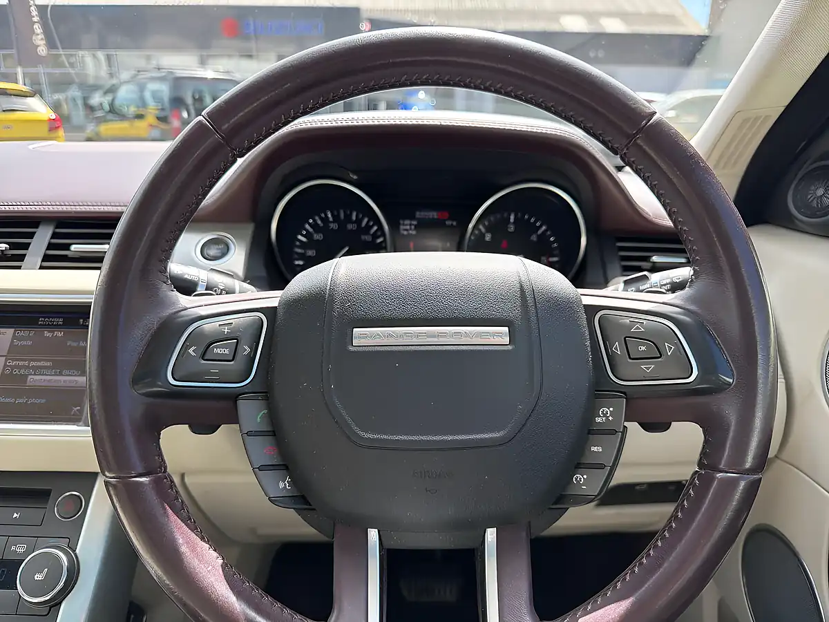 Used 2013 Land Rover Range Rover Evoque Prestige Red - Interior and Exterior details 19