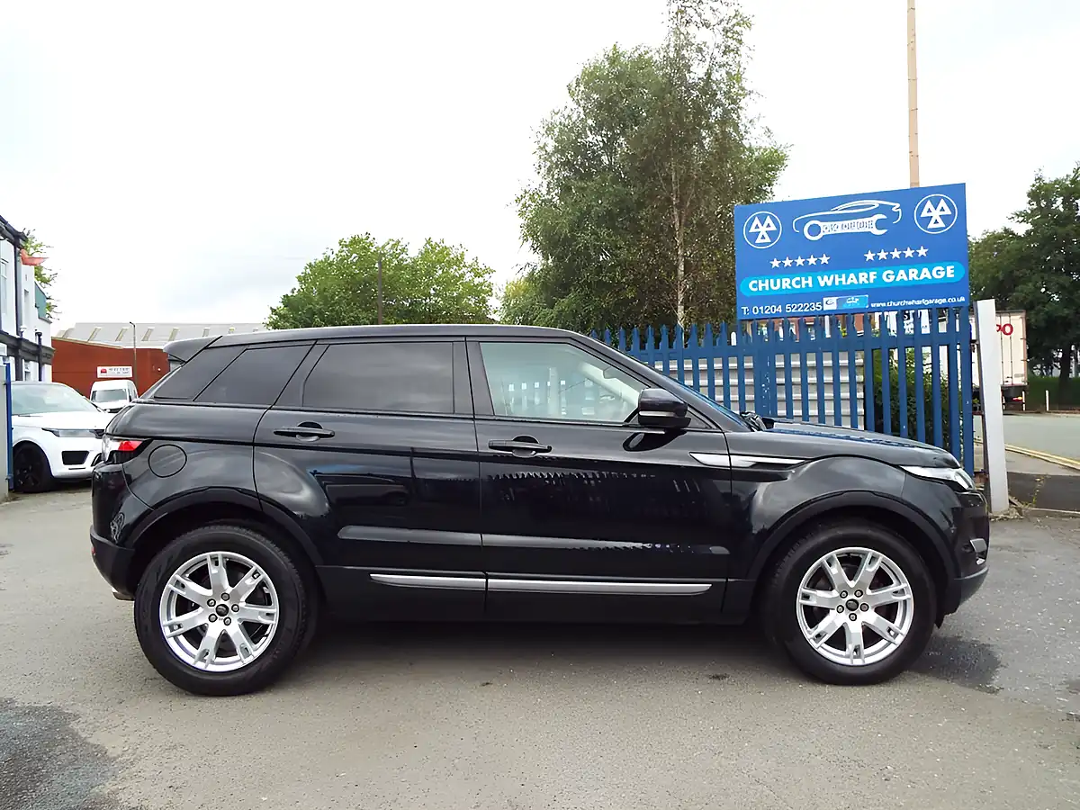 Used 2013 Land Rover Range Rover Evoque Pure Black - Interior and Exterior details 8
