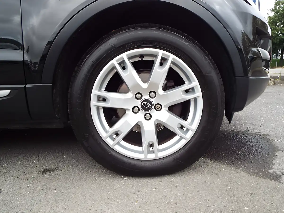 Used 2013 Land Rover Range Rover Evoque Pure Black - Interior and Exterior details 9