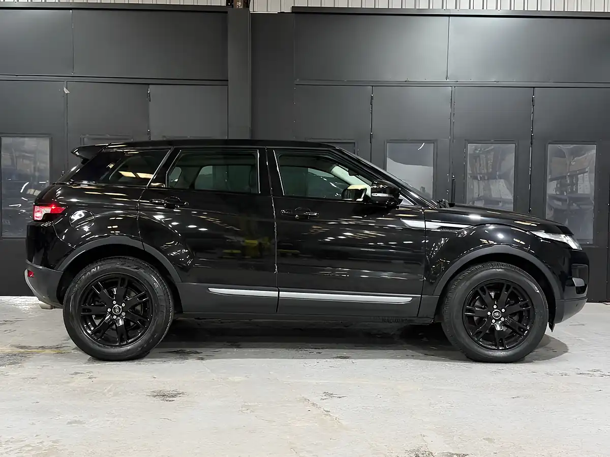 Used 2013 Land Rover Range Rover Evoque Pure Black - Interior and Exterior details 4