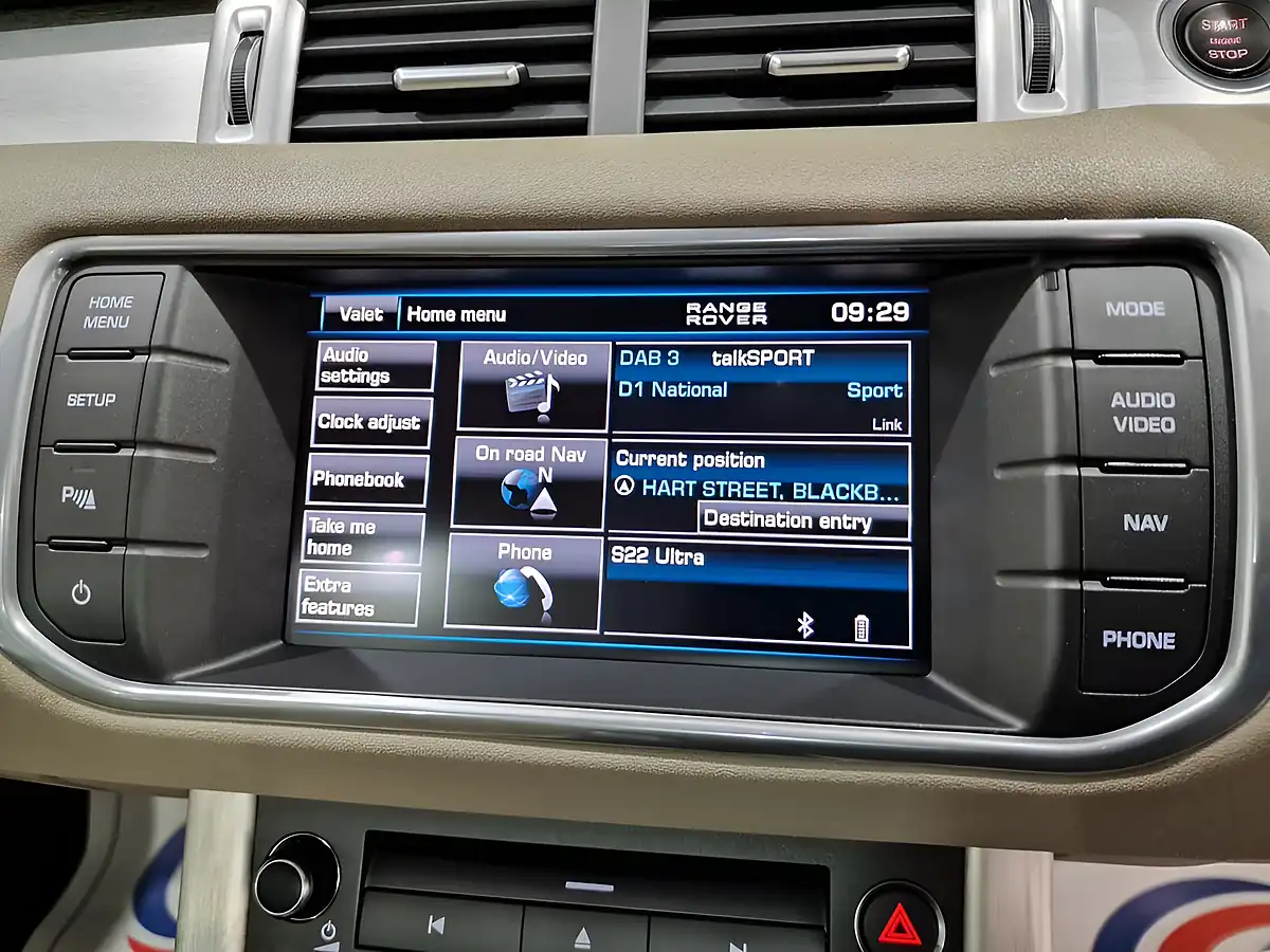 Used 2013 Land Rover Range Rover Evoque Pure Firenze Red - Interior and Exterior details 12