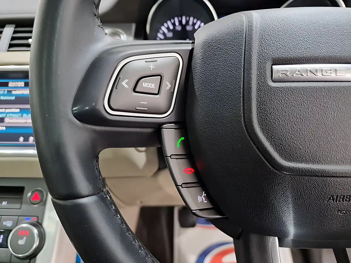 Used 2013 Land Rover Range Rover Evoque Pure Firenze Red - Interior and Exterior details 15