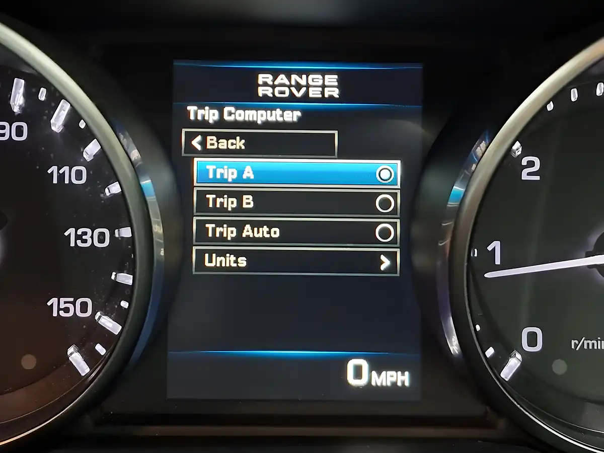 Used 2013 Land Rover Range Rover Evoque Pure Firenze Red - Interior and Exterior details 16