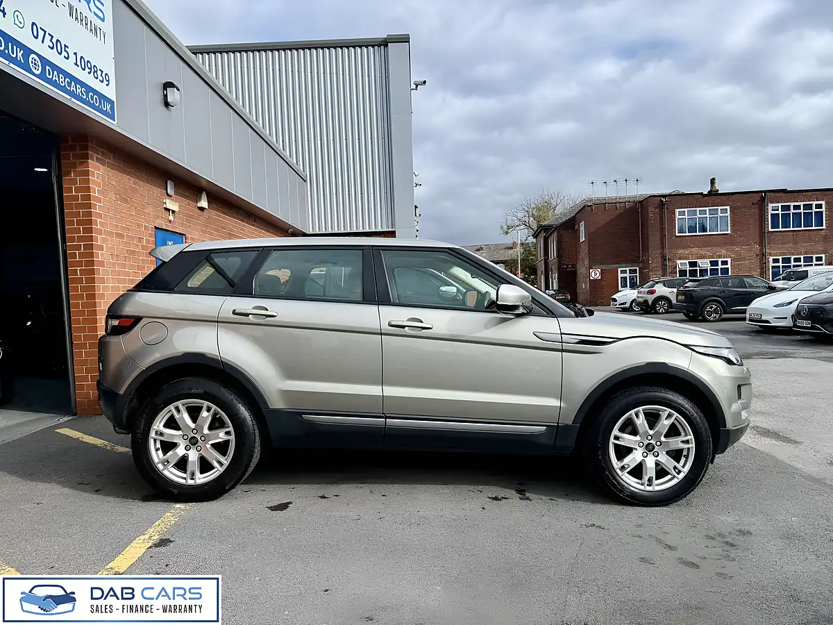 Used 2013 Land Rover Range Rover Evoque Pure Gold - Interior and Exterior details 8