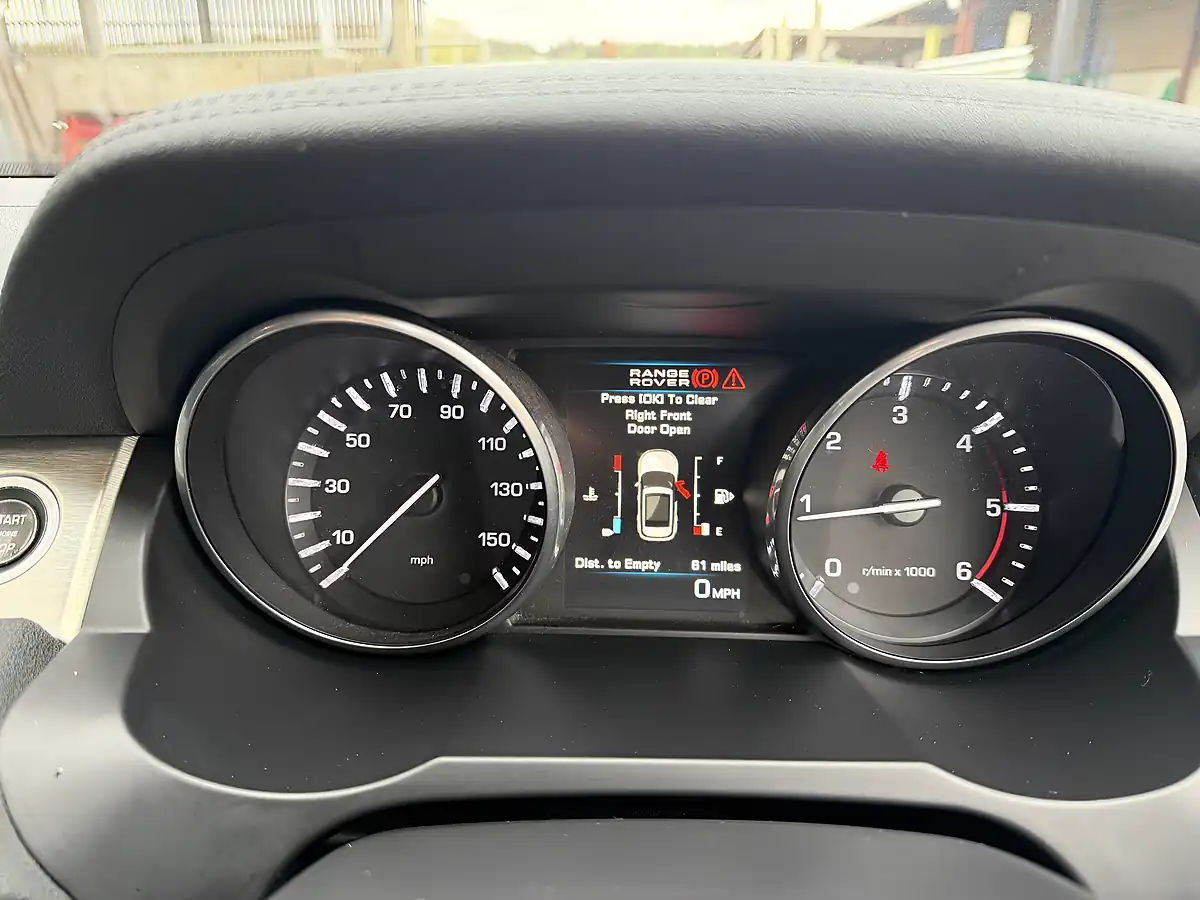 Used 2013 Land Rover Range Rover Evoque Pure Grey - Interior and Exterior details 16