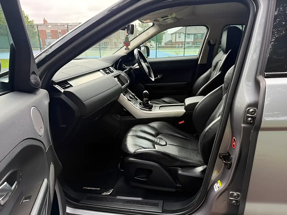 Used 2013 Land Rover Range Rover Evoque Pure Grey - Interior and Exterior details 13