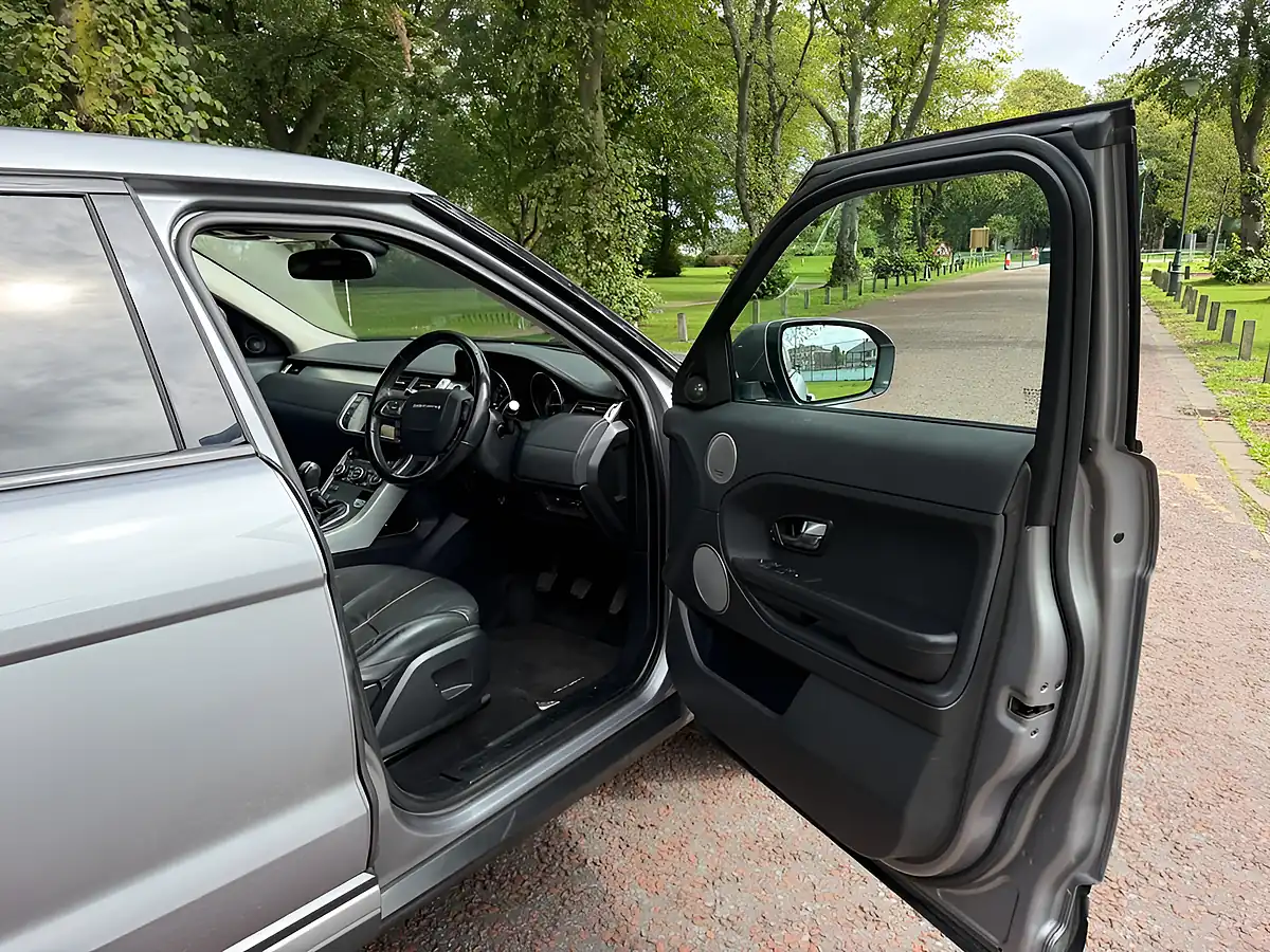 Used 2013 Land Rover Range Rover Evoque Pure Grey - Interior and Exterior details 9