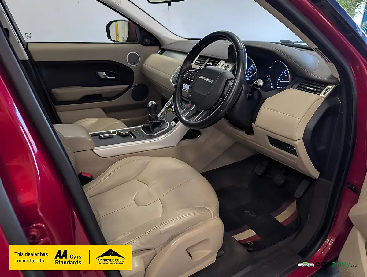 Used 2013 Land Rover Range Rover Evoque Pure Red - Interior and Exterior details 13