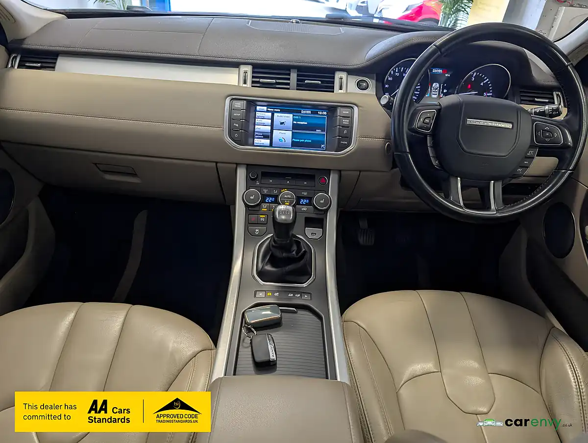Used 2013 Land Rover Range Rover Evoque Pure Red - Interior and Exterior details 14