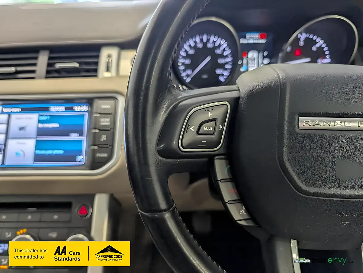 Used 2013 Land Rover Range Rover Evoque Pure Red - Interior and Exterior details 16