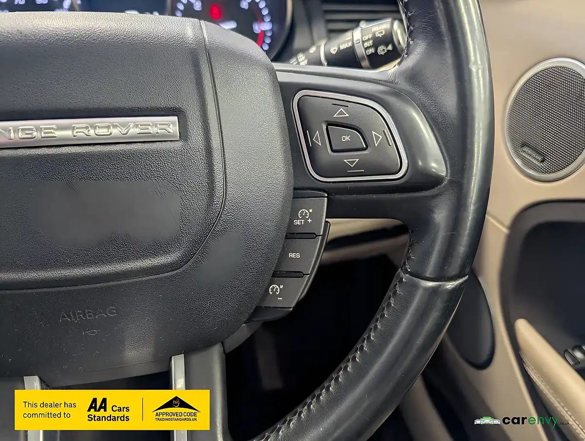 Used 2013 Land Rover Range Rover Evoque Pure Red - Interior and Exterior details 17