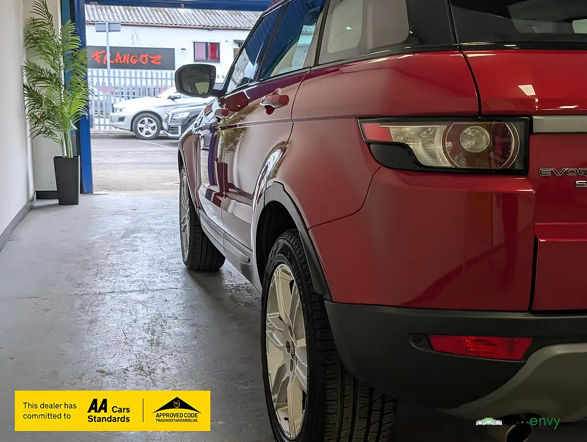 Used 2013 Land Rover Range Rover Evoque Pure Red - Interior and Exterior details 7