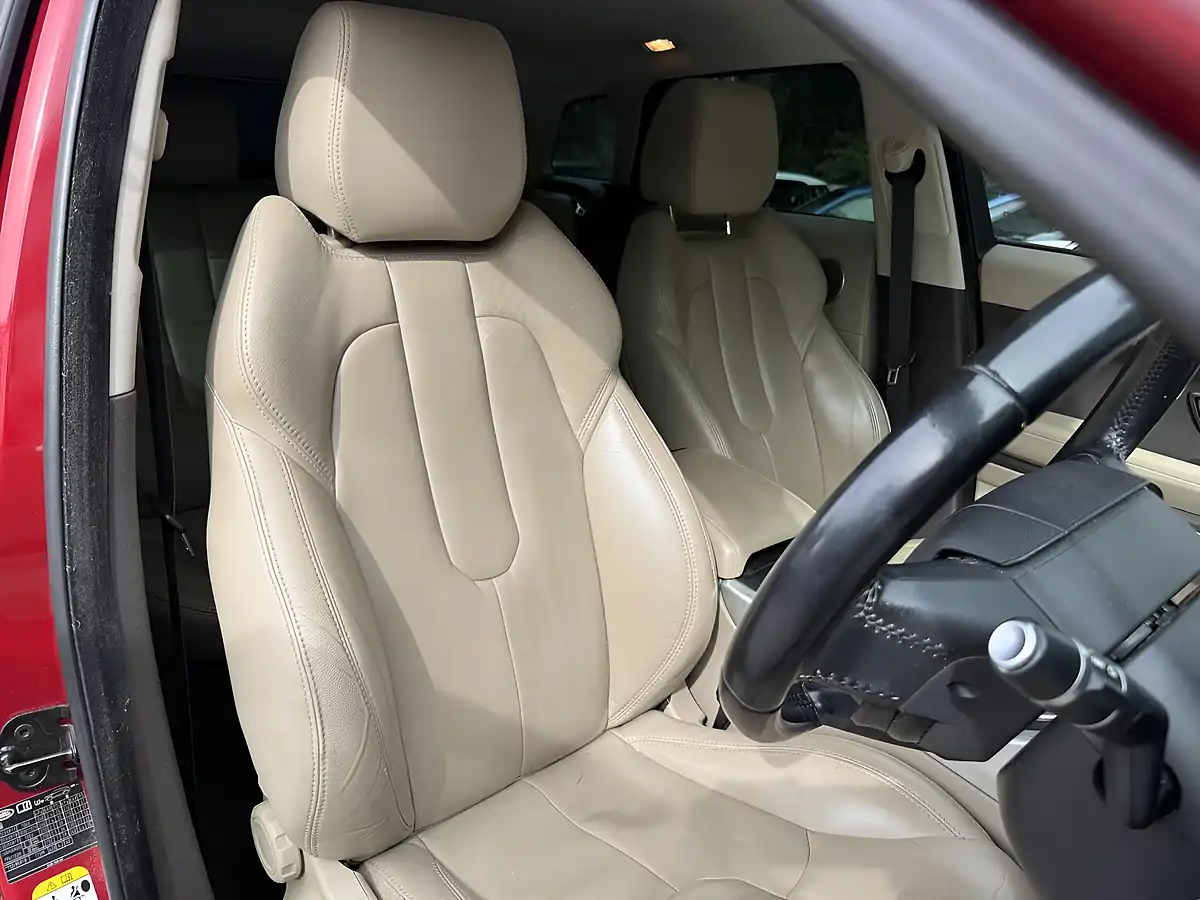 Used 2013 Land Rover Range Rover Evoque Pure Red - Interior and Exterior details 11