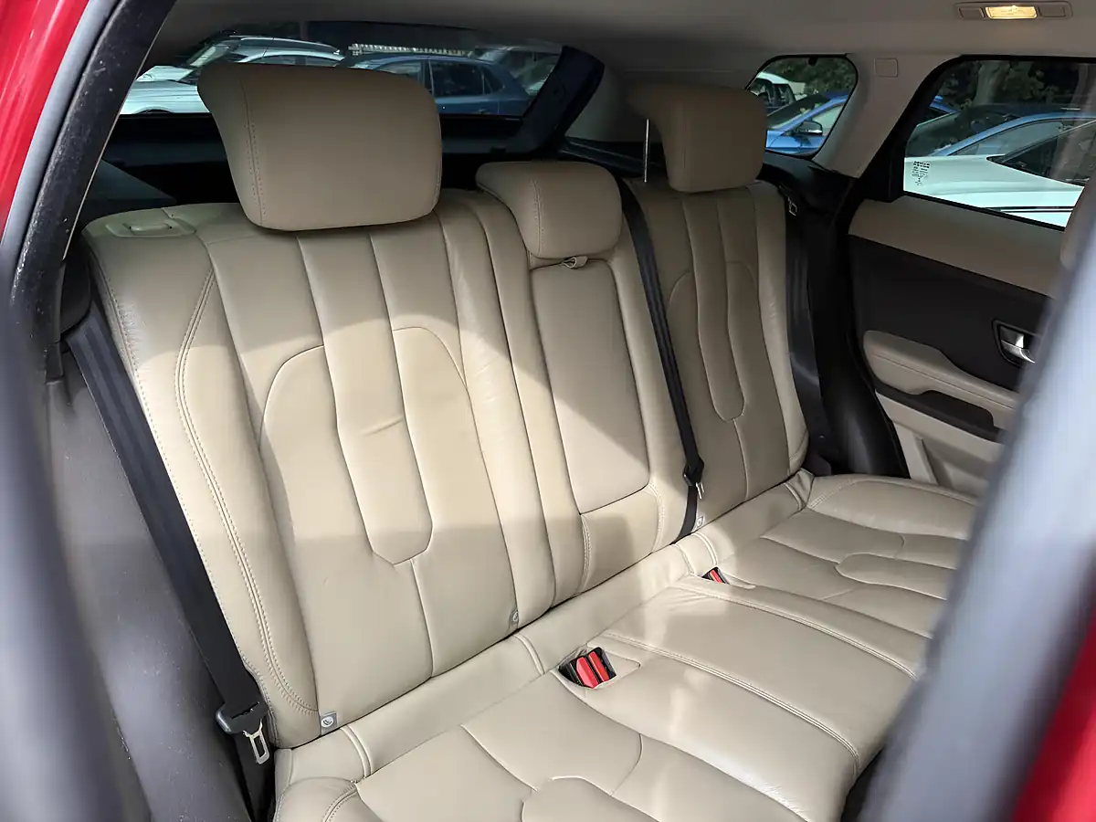 Used 2013 Land Rover Range Rover Evoque Pure Red - Interior and Exterior details 12