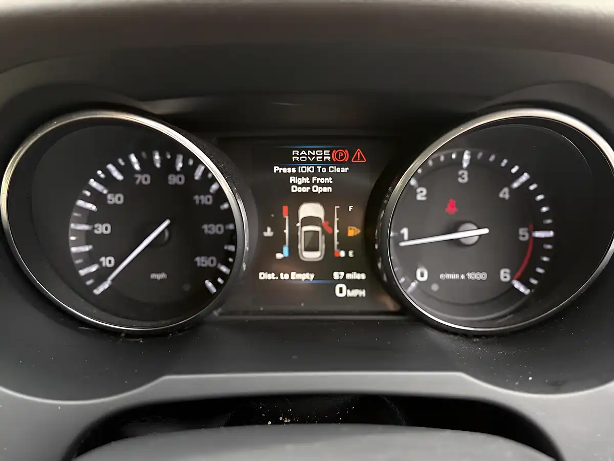 Used 2013 Land Rover Range Rover Evoque Pure Red - Interior and Exterior details 15
