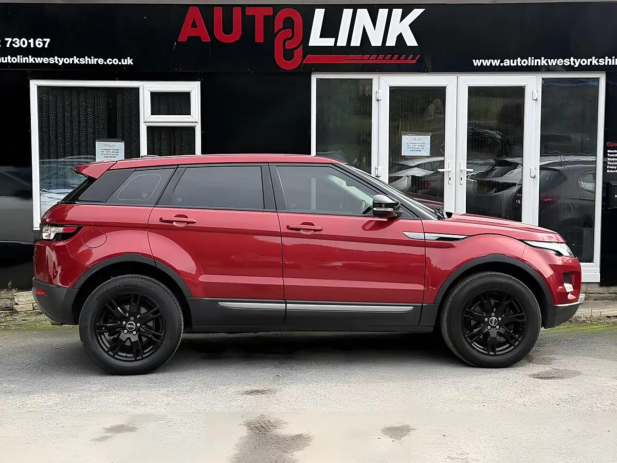 Used 2013 Land Rover Range Rover Evoque Pure Red - Interior and Exterior details 4