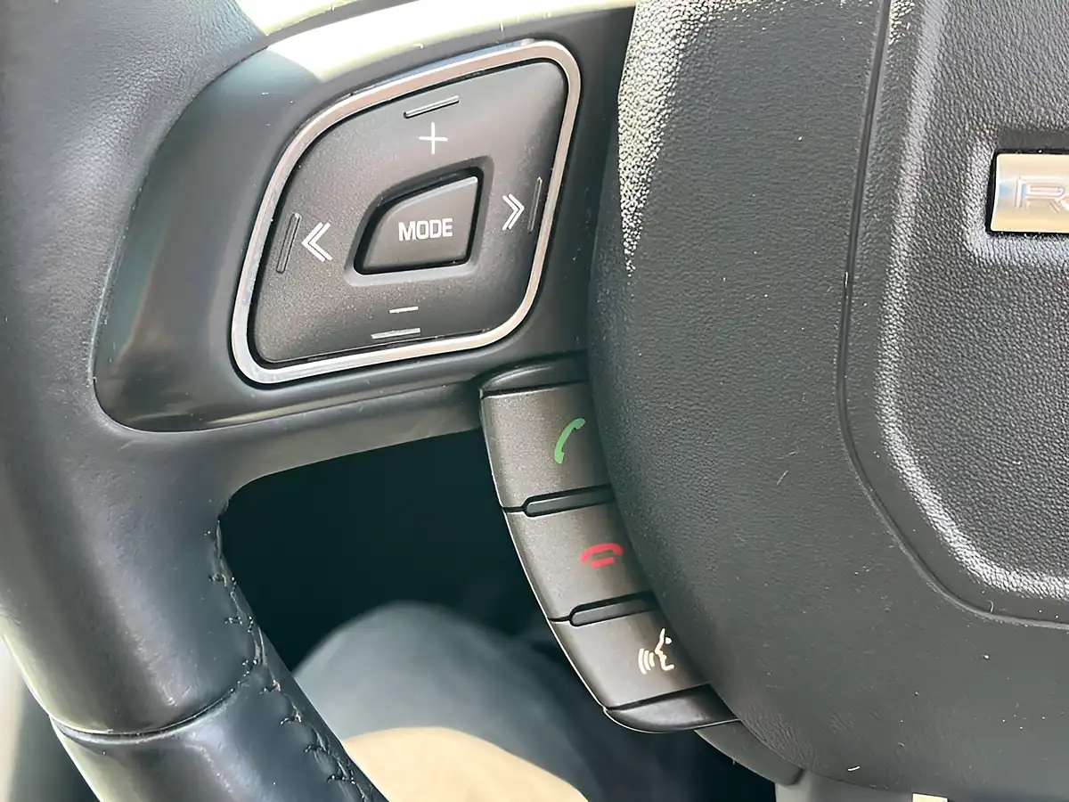 Used 2013 Land Rover Range Rover Evoque Pure Tech Fuji White - Interior and Exterior details 16