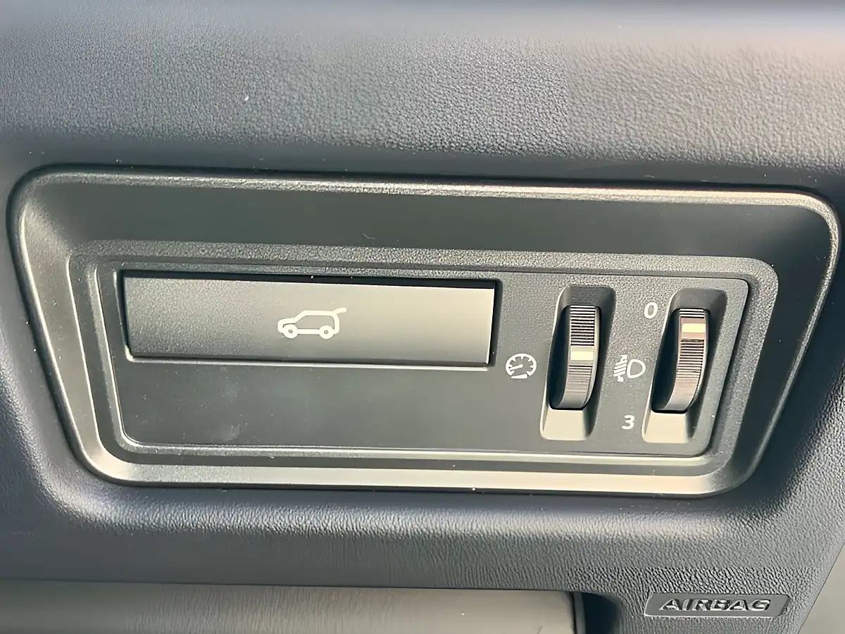 Used 2013 Land Rover Range Rover Evoque Pure Tech Fuji White - Interior and Exterior details 18