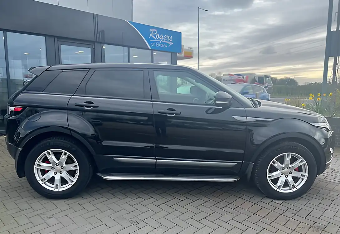 Used 2013 Land Rover Range Rover Evoque Pure Tech Santorini Black - Interior and Exterior details 5