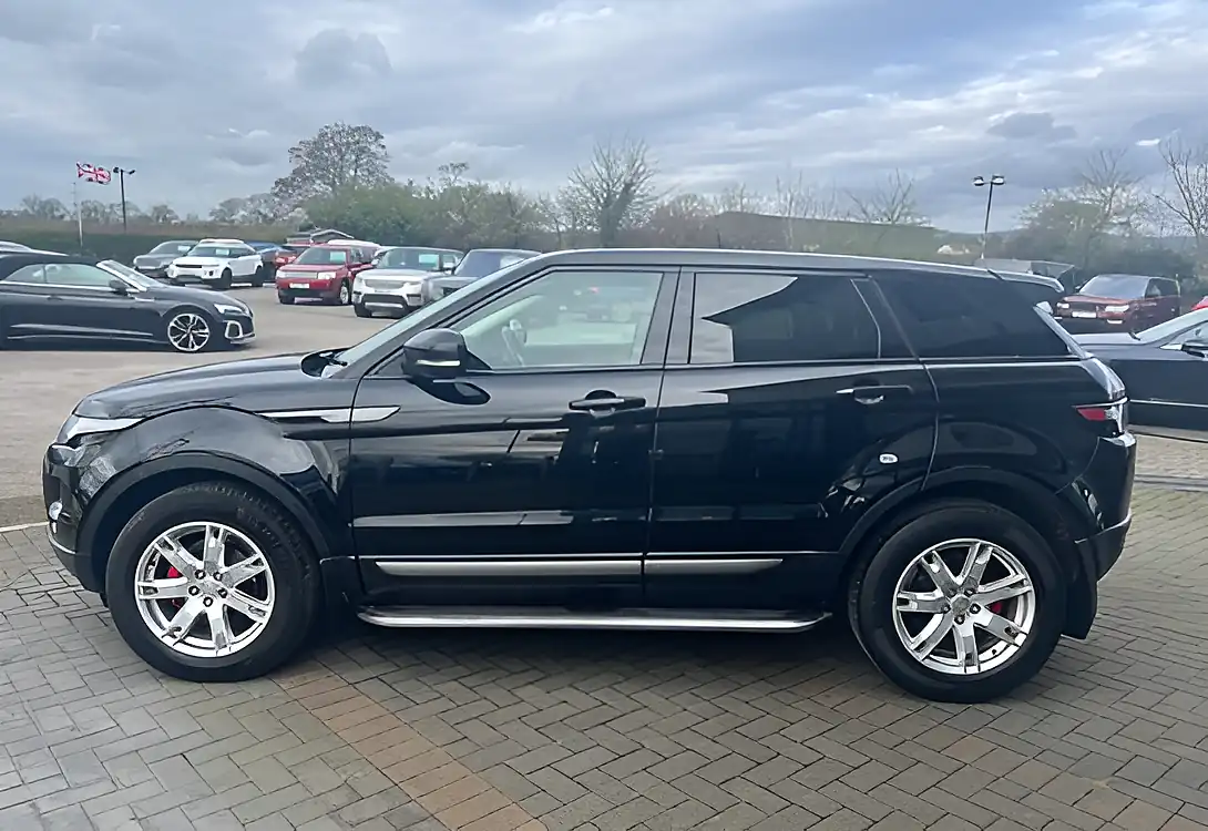 Used 2013 Land Rover Range Rover Evoque Pure Tech Santorini Black - Interior and Exterior details 9