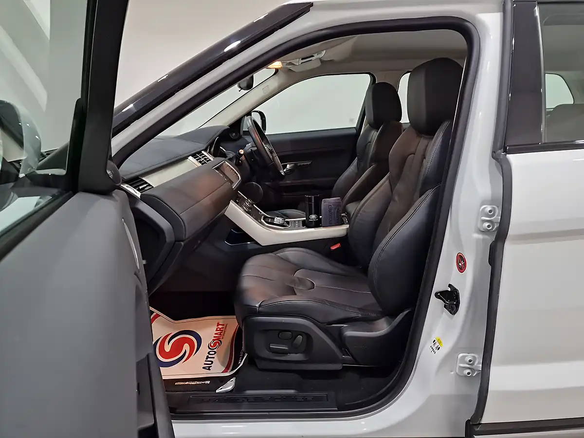 Used 2013 Land Rover Range Rover Evoque Pure Tech White - Interior and Exterior details 17
