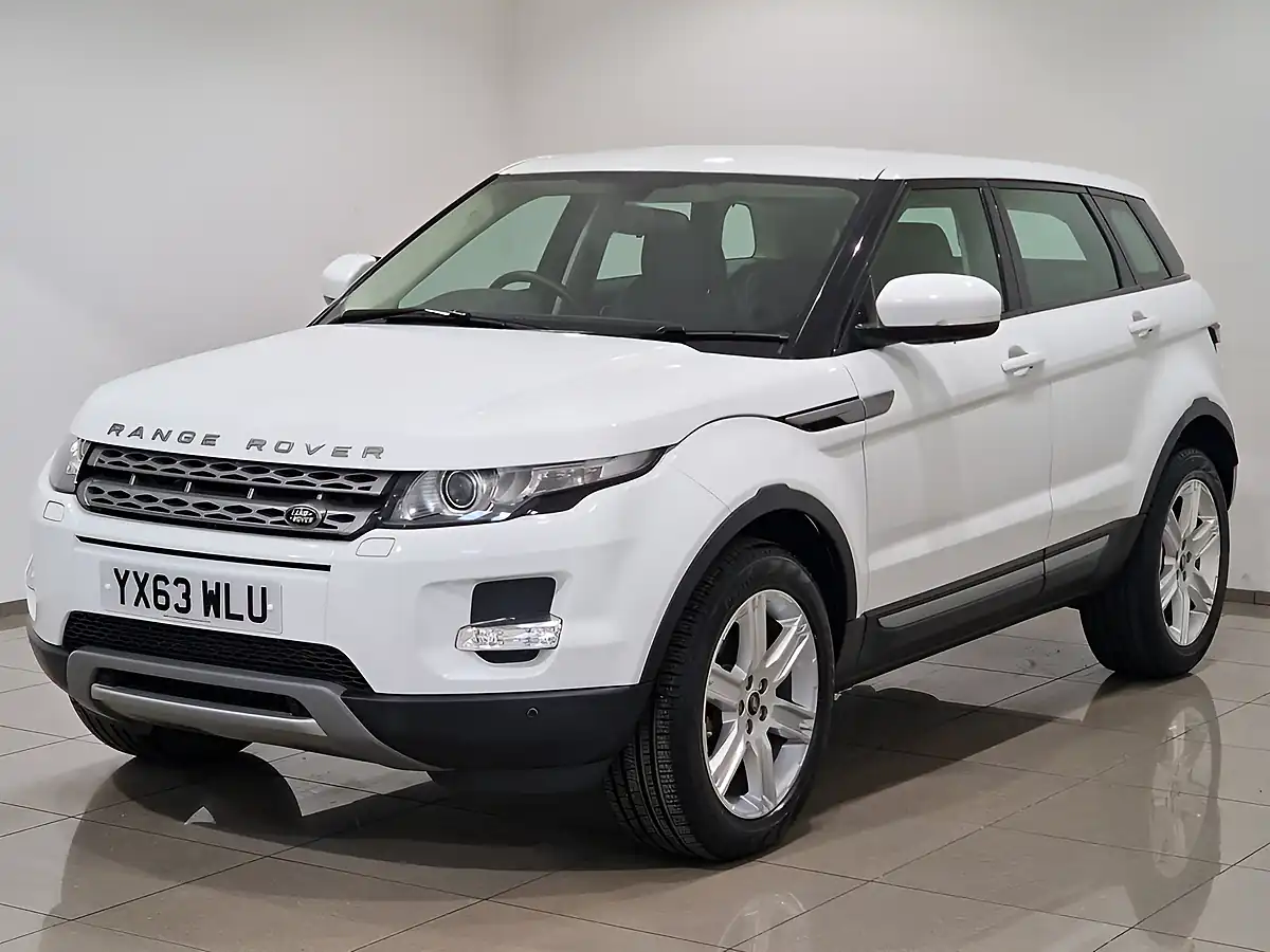 Used 2013 Land Rover Range Rover Evoque Pure Tech White - Interior and Exterior details 3