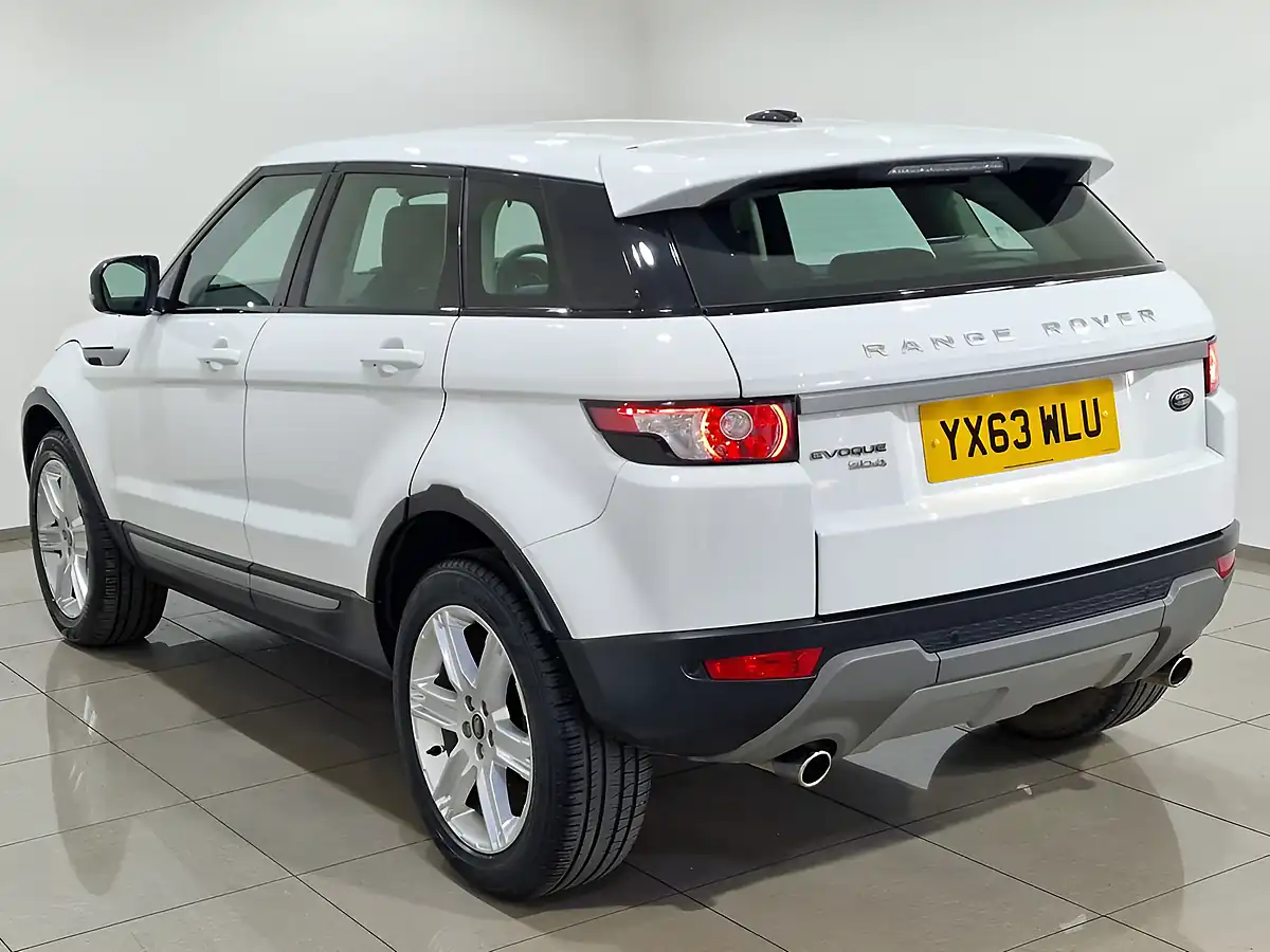 Used 2013 Land Rover Range Rover Evoque Pure Tech White - Interior and Exterior details 4