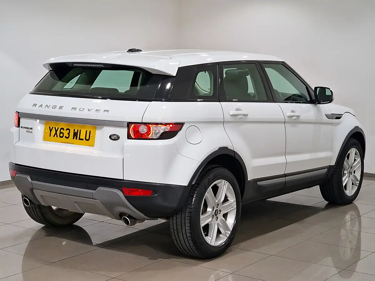Used 2013 Land Rover Range Rover Evoque Pure Tech White - Interior and Exterior details 6
