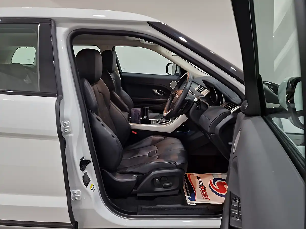 Used 2013 Land Rover Range Rover Evoque Pure Tech White - Interior and Exterior details 9