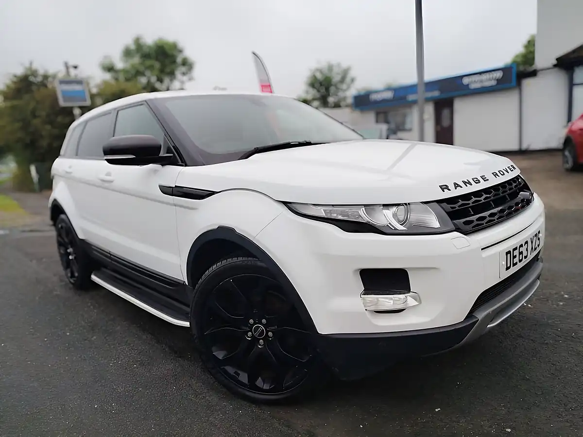 Used 2013 Land Rover Range Rover Evoque Pure Tech White - Front View