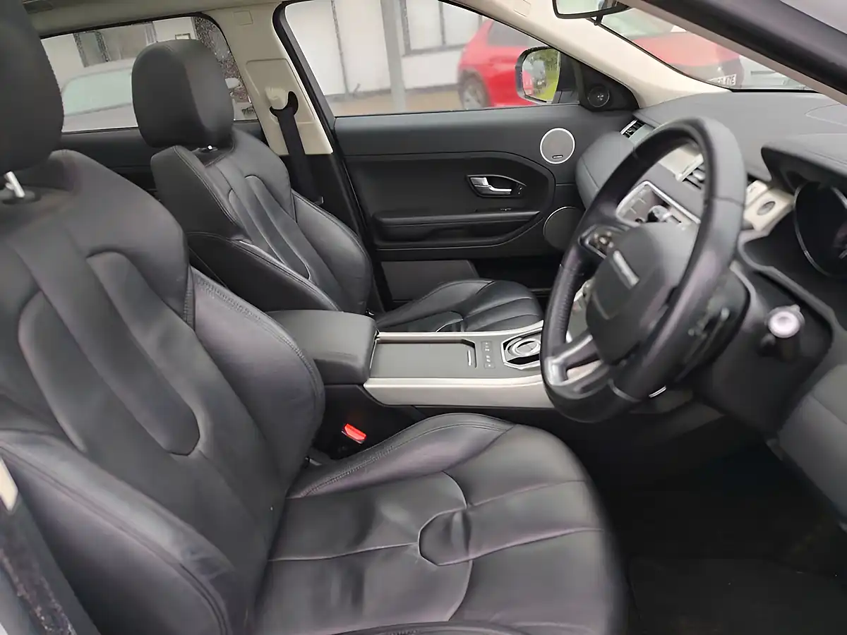 Used 2013 Land Rover Range Rover Evoque Pure Tech White - Interior and Exterior details 10