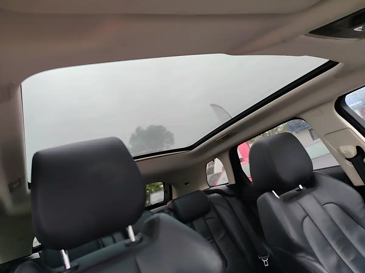 Used 2013 Land Rover Range Rover Evoque Pure Tech White - Interior and Exterior details 13