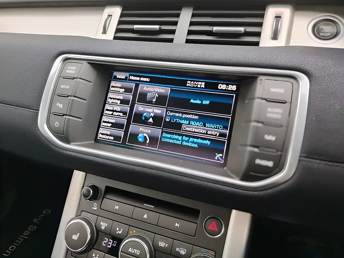 Used 2013 Land Rover Range Rover Evoque Pure Tech White - Interior and Exterior details 15