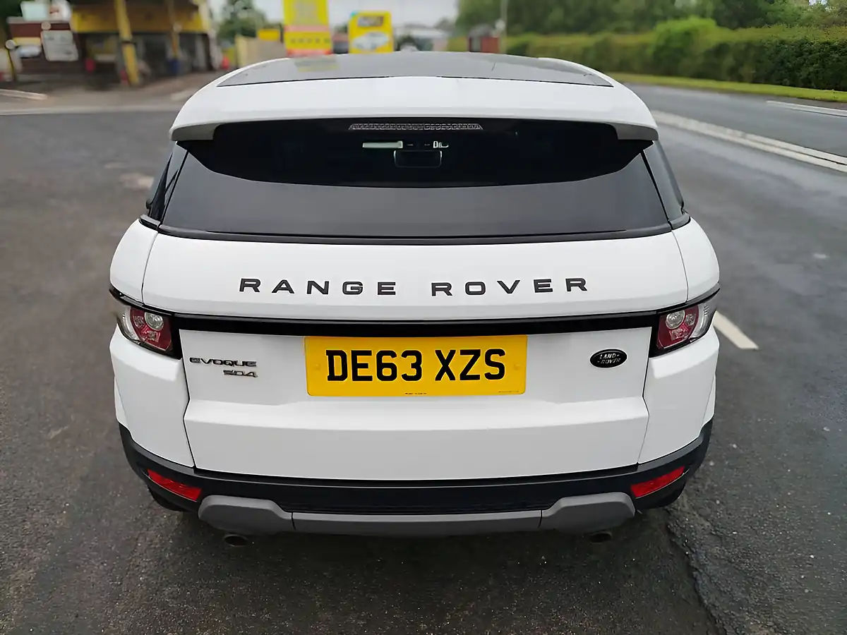 Used 2013 Land Rover Range Rover Evoque Pure Tech White - Interior and Exterior details 5
