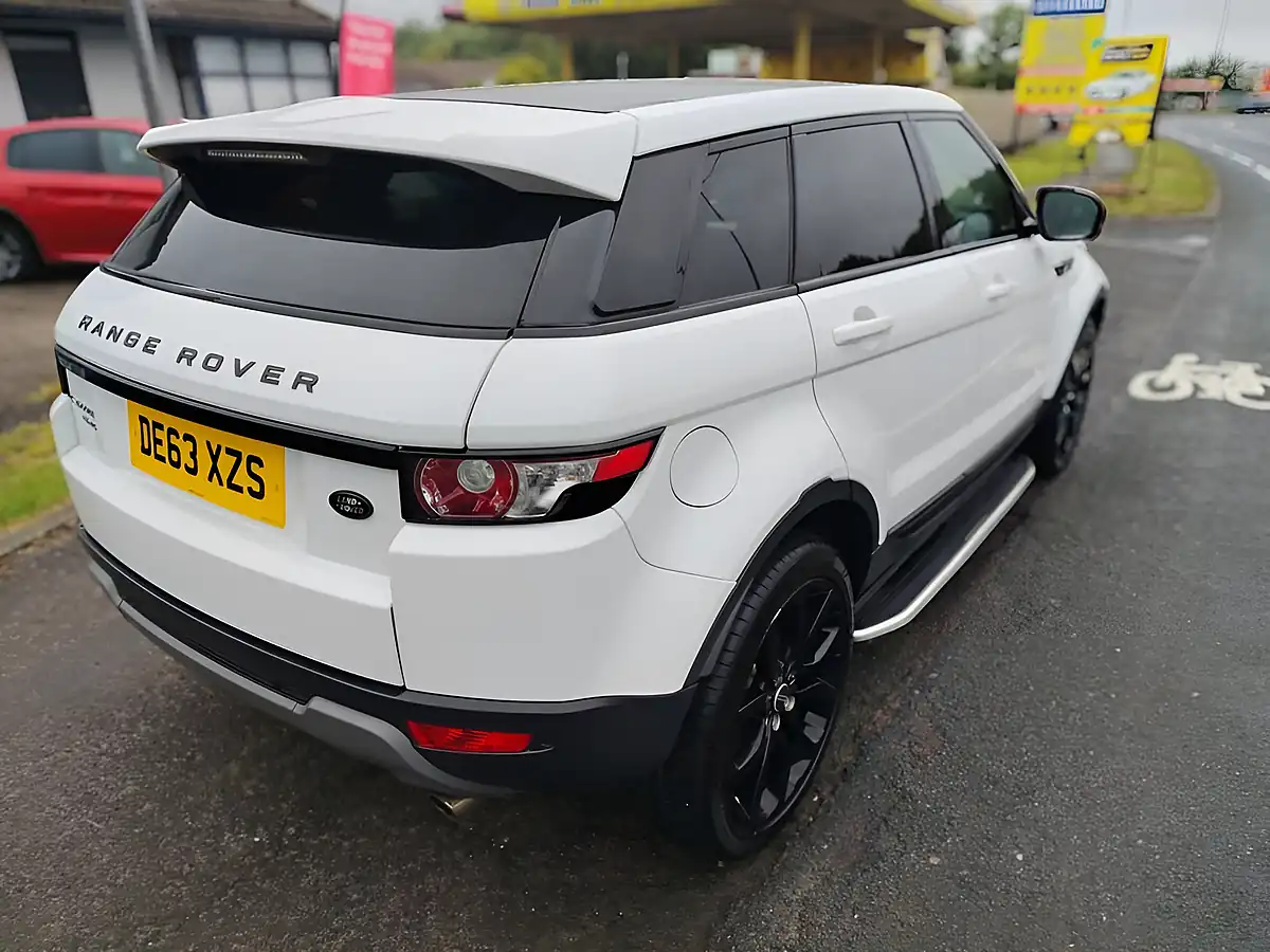 Used 2013 Land Rover Range Rover Evoque Pure Tech White - Interior and Exterior details 6
