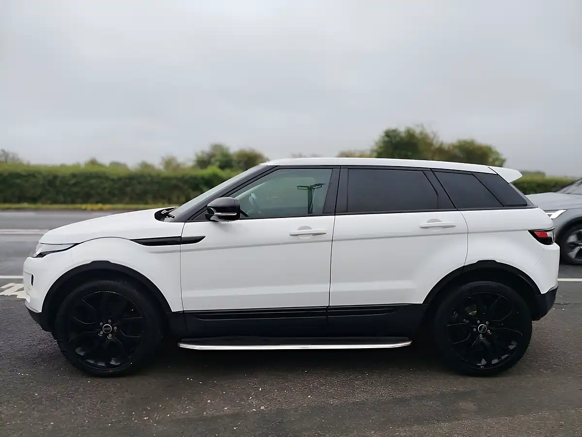 Used 2013 Land Rover Range Rover Evoque Pure Tech White - Interior and Exterior details 8