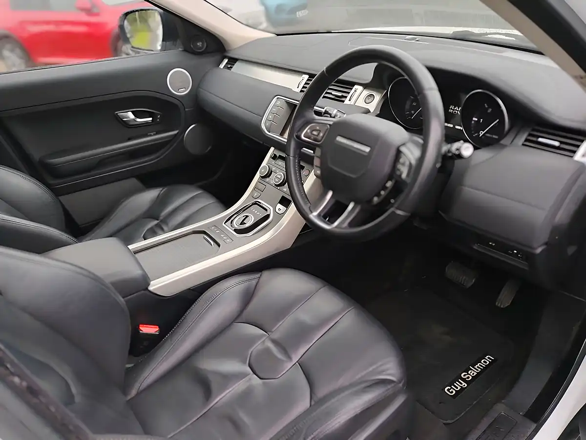 Used 2013 Land Rover Range Rover Evoque Pure Tech White - Interior and Exterior details 9