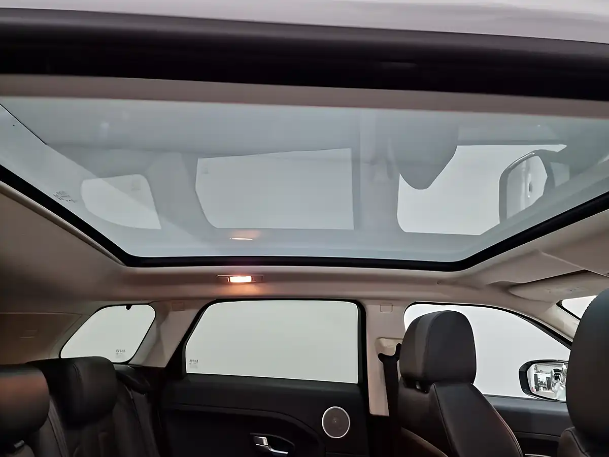 Used 2013 Land Rover Range Rover Evoque Pure Tech White - Interior and Exterior details 15