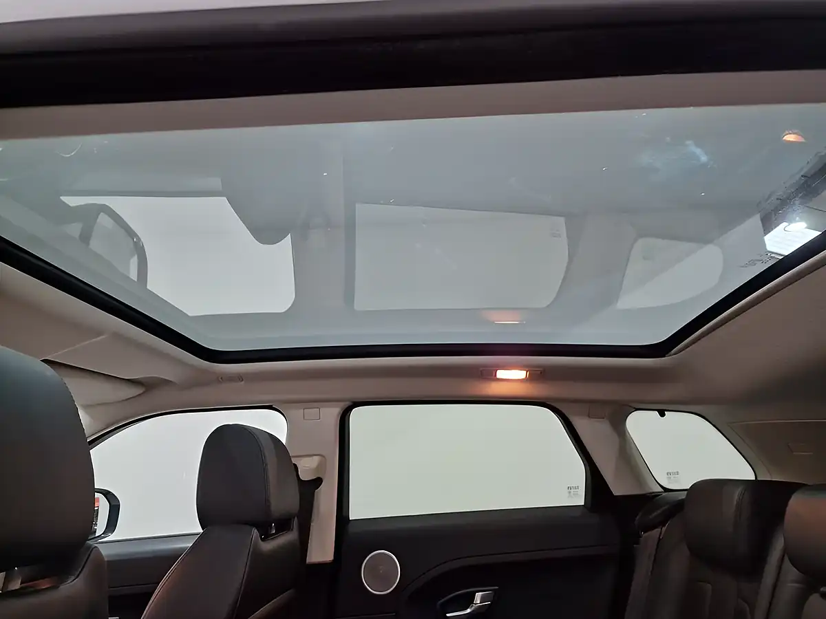 Used 2013 Land Rover Range Rover Evoque Pure Tech White - Interior and Exterior details 20