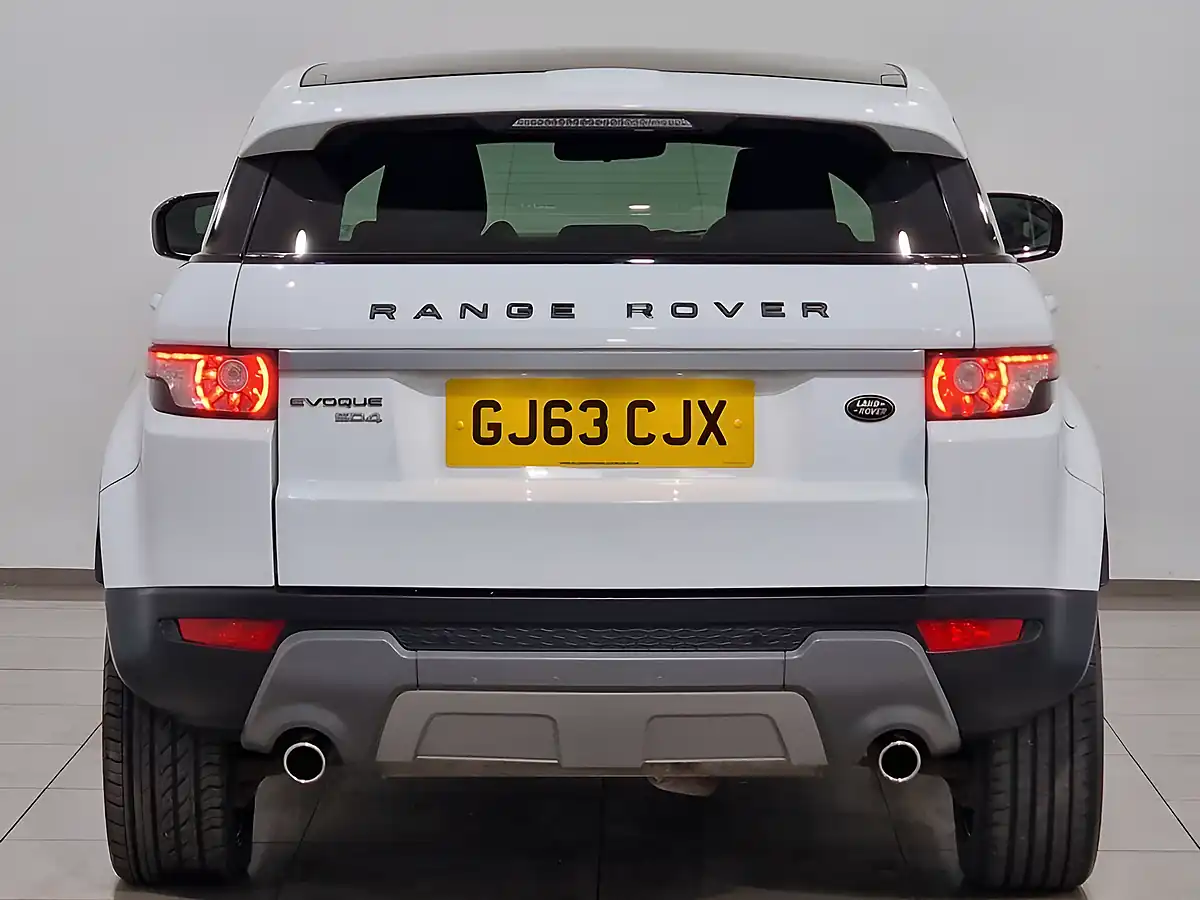 Used 2013 Land Rover Range Rover Evoque Pure Tech White - Interior and Exterior details 5