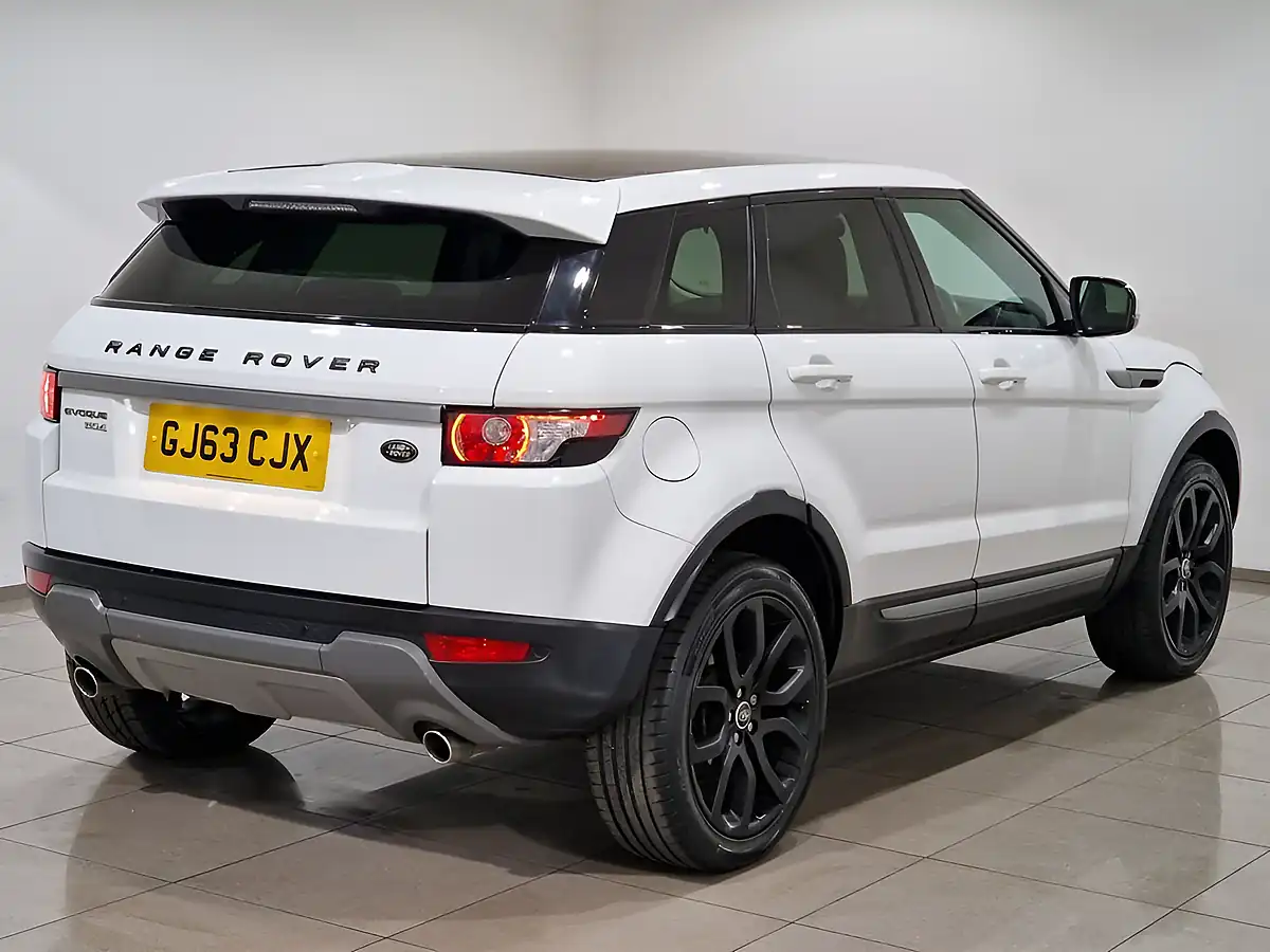 Used 2013 Land Rover Range Rover Evoque Pure Tech White - Interior and Exterior details 6