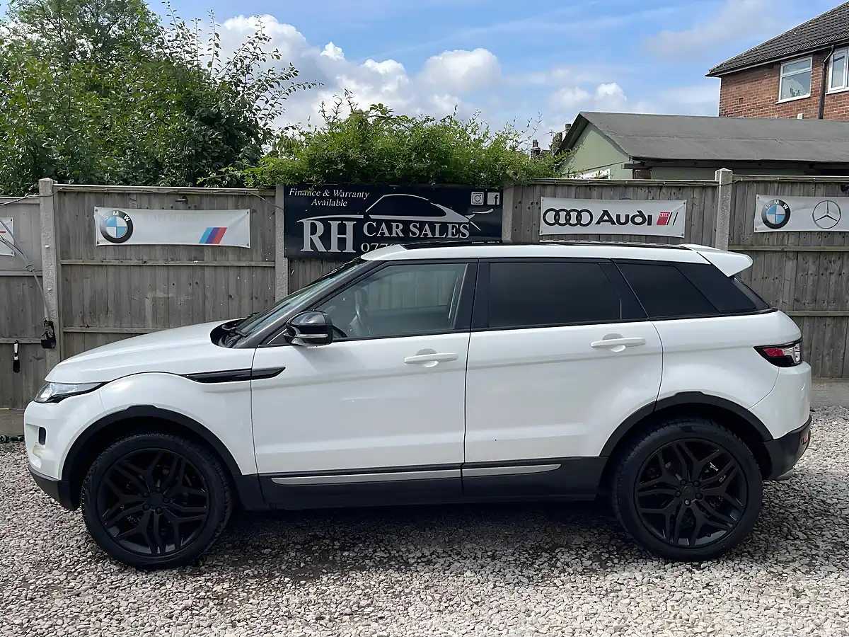Used 2013 Land Rover Range Rover Evoque Pure White - Interior and Exterior details 10