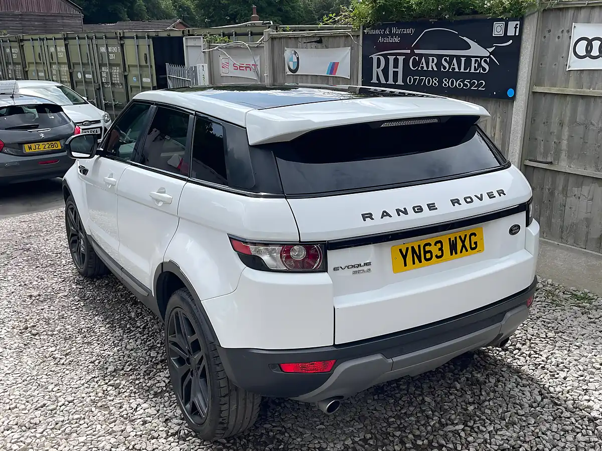 Used 2013 Land Rover Range Rover Evoque Pure White - Interior and Exterior details 14