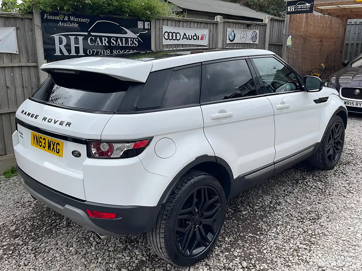 Used 2013 Land Rover Range Rover Evoque Pure White - Interior and Exterior details 9
