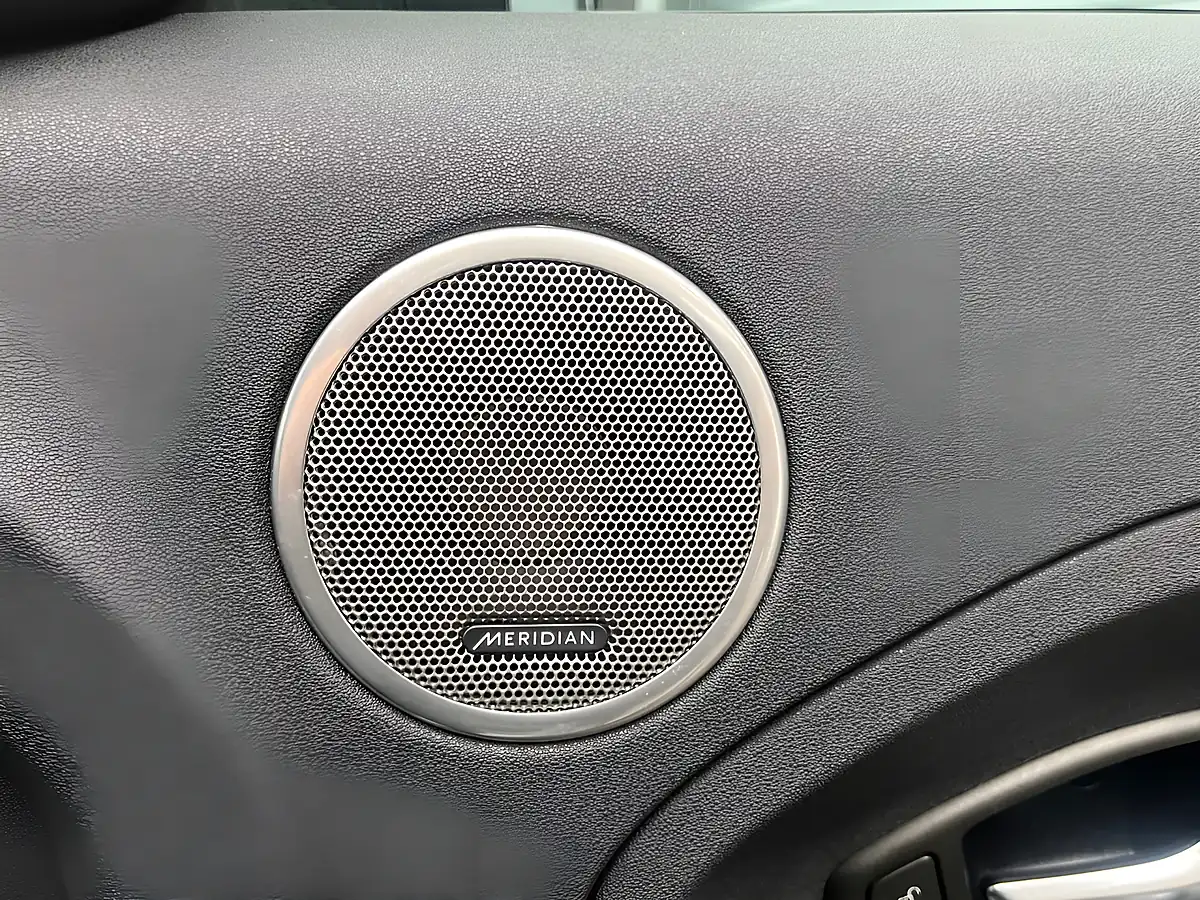 Used 2013 Land Rover Range Rover Evoque Pure White - Interior and Exterior details 16