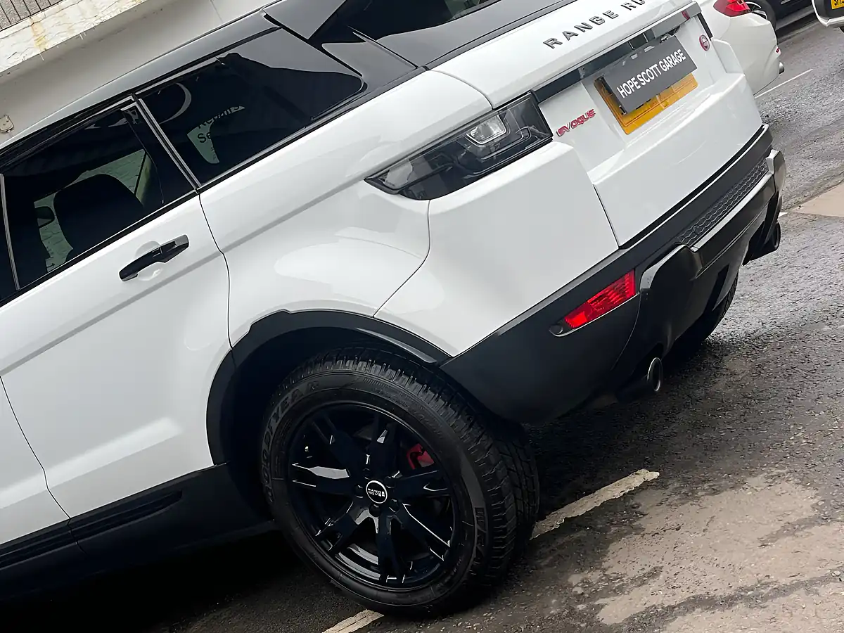 Used 2013 Land Rover Range Rover Evoque Pure White - Interior and Exterior details 7