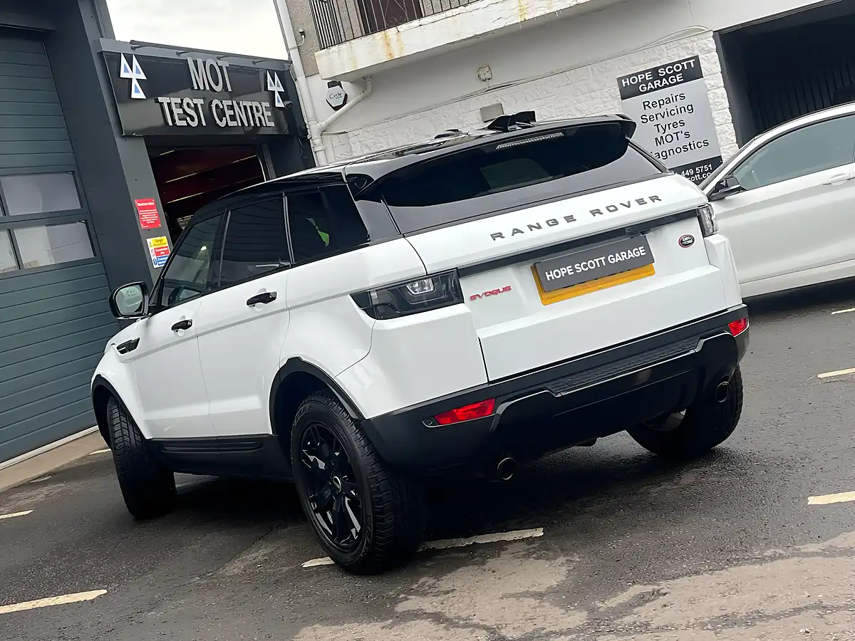 Used 2013 Land Rover Range Rover Evoque Pure White - Interior and Exterior details 8